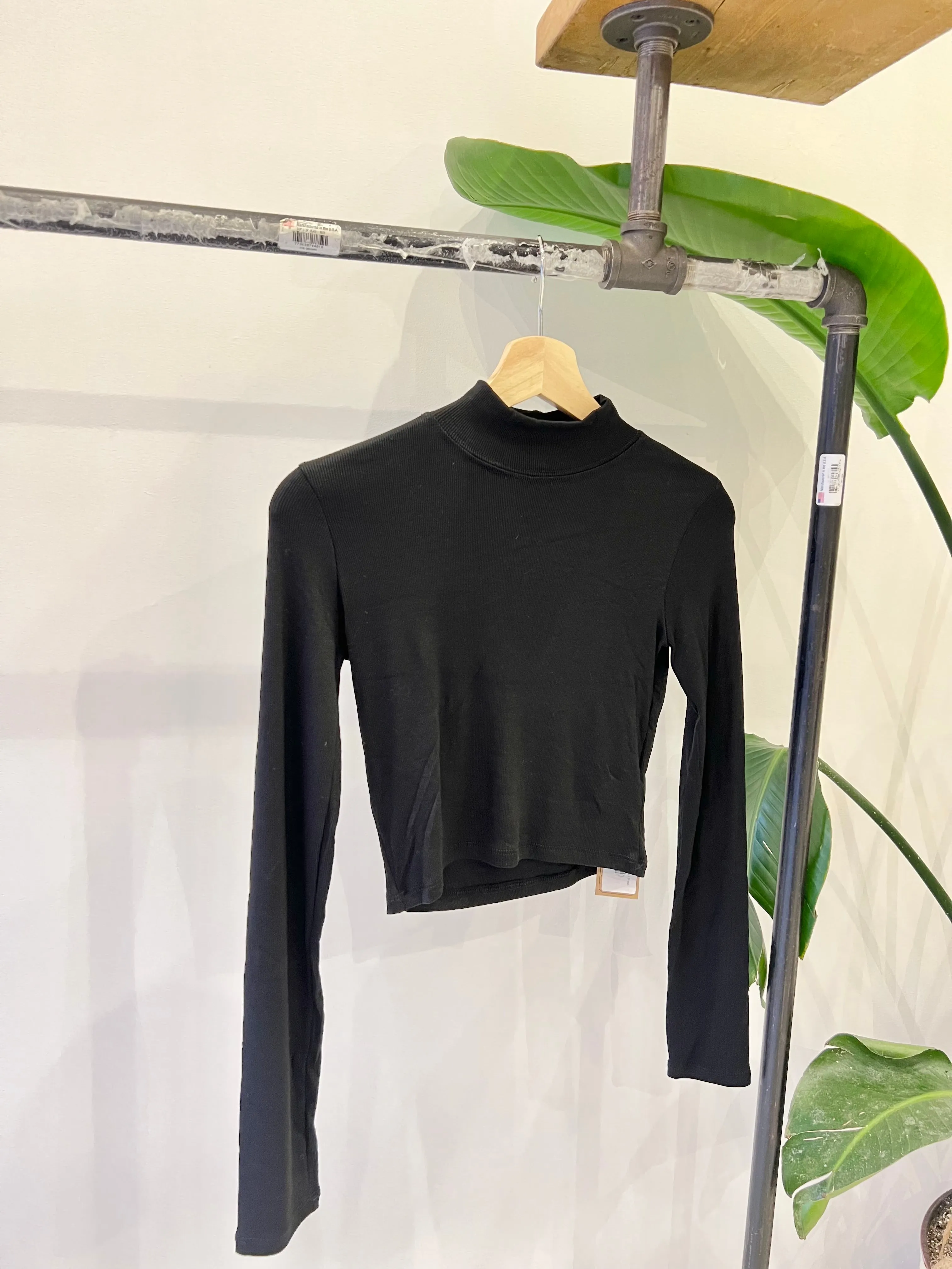 BEAN High neck cropped top