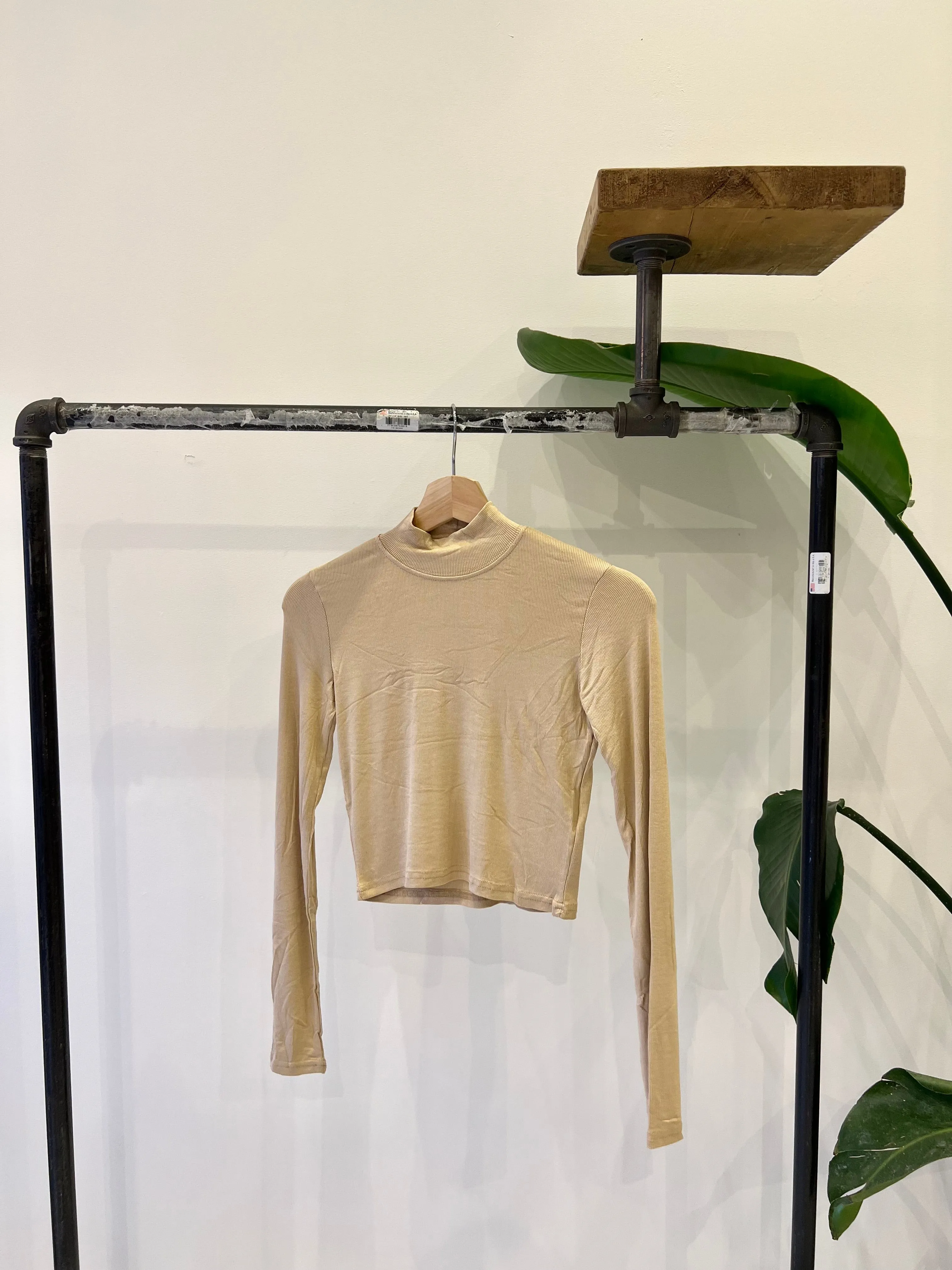 BEAN High neck cropped top