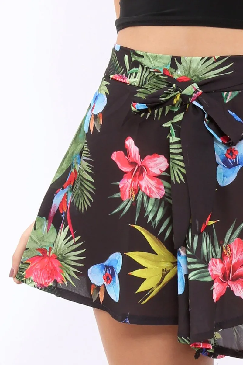 Black Tropical Print Tie Waist Shorts - Tabby