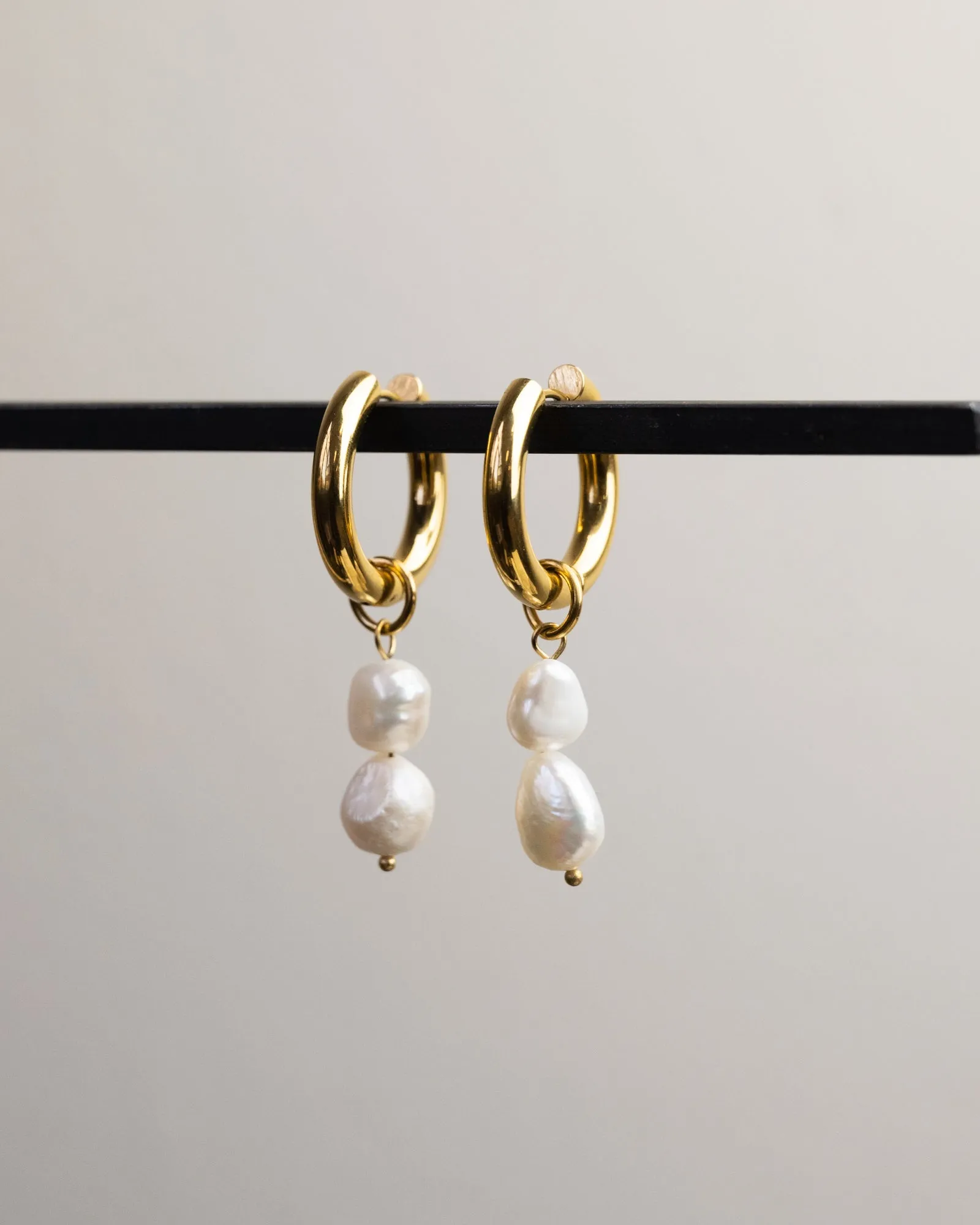 Izzy Pearl Hoop Gold